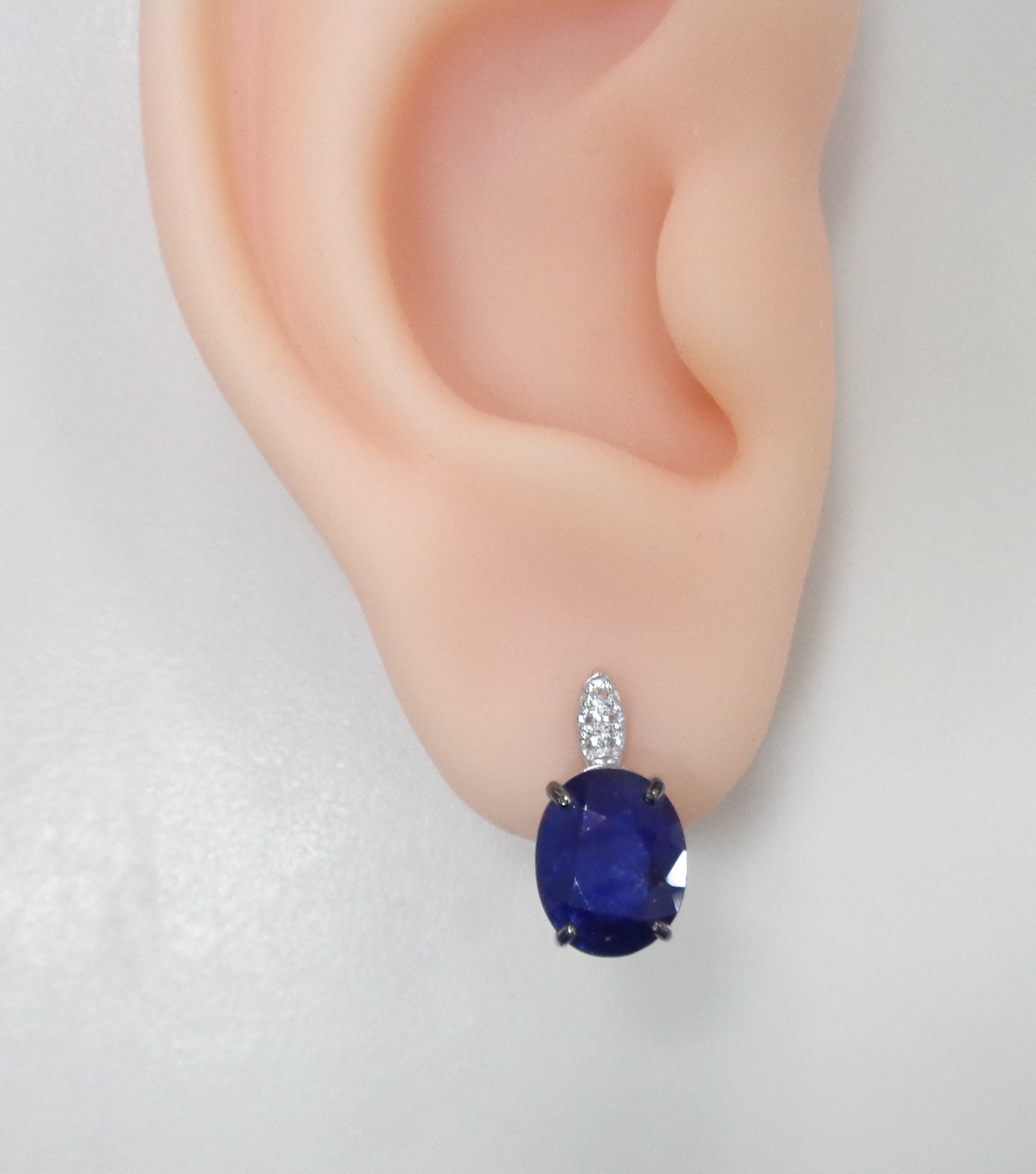 Серебряные серьги с сапфирами